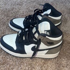 Air Jordan 1 Retro High OG Dark Mocha